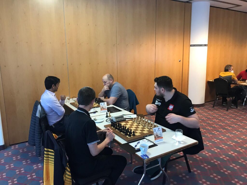 První dvě šachovnice zápasu Nový Bor – Slavia Kroměříž. Dvě remízy byly skvělým výsledkem!
